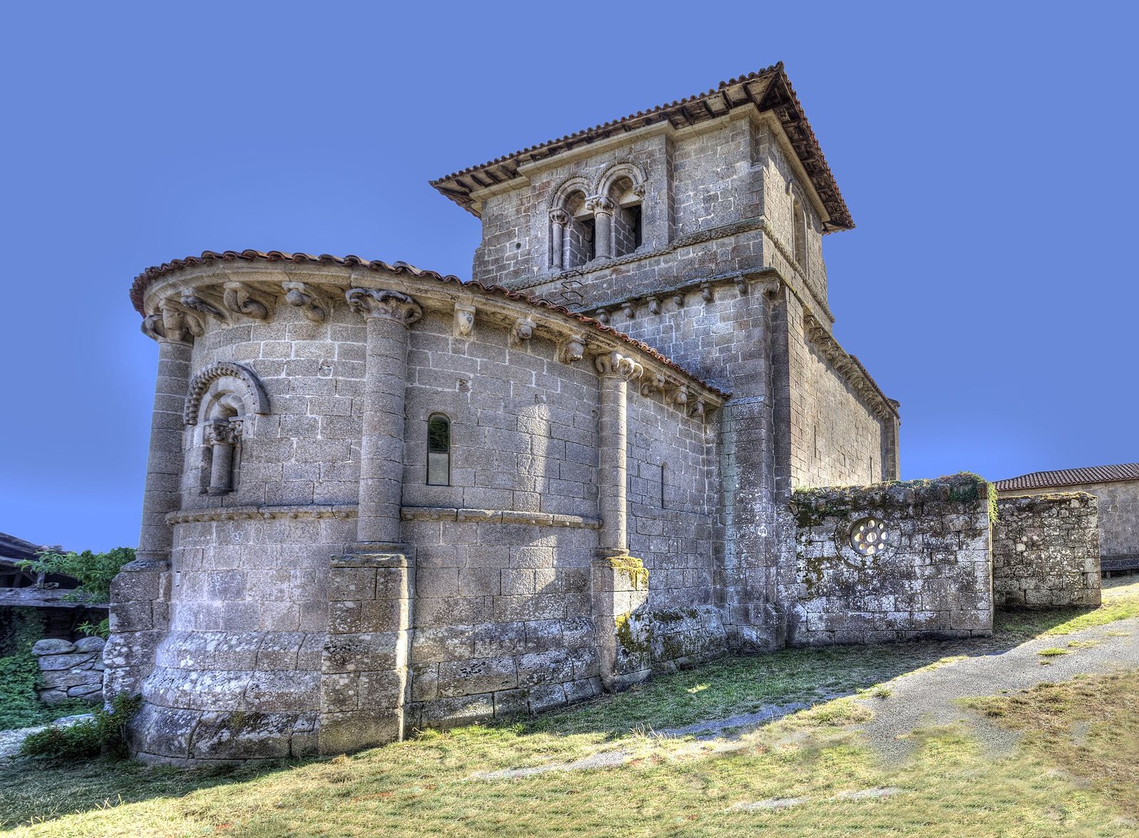 Iglesia románica de San Miguel de Eiré, en Pantón