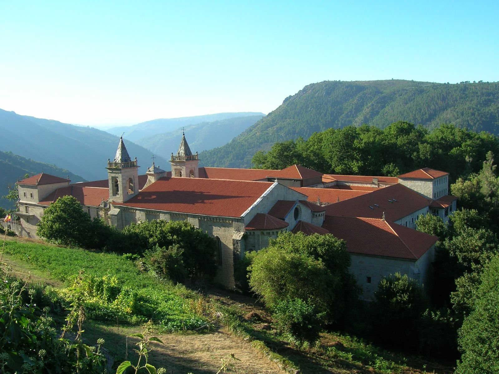 Monasterio de Santo Estevo de Ribas de Sil, sobre el cañón
